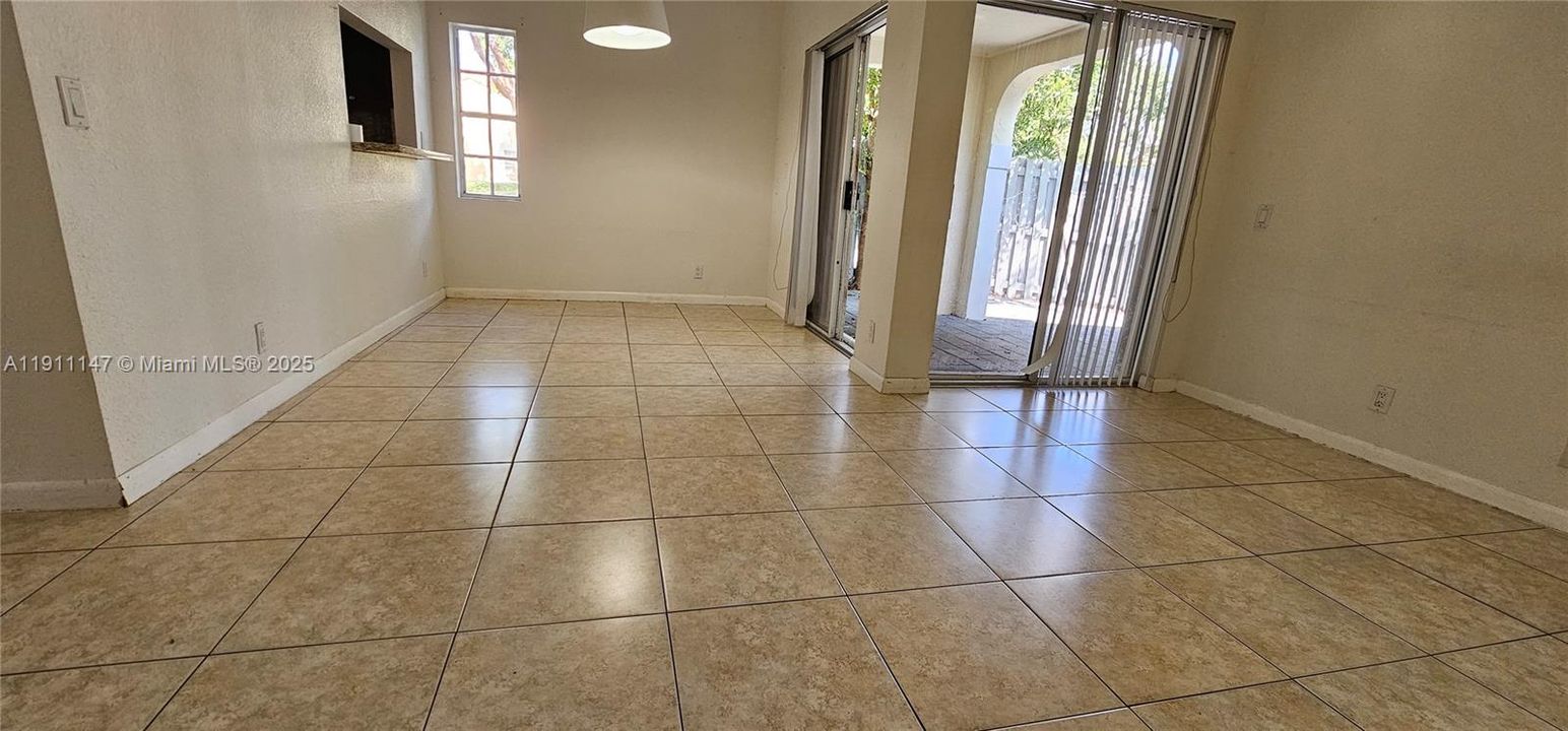 For Rent: $2,750 (2 beds, 2 baths, 957 Square Feet)