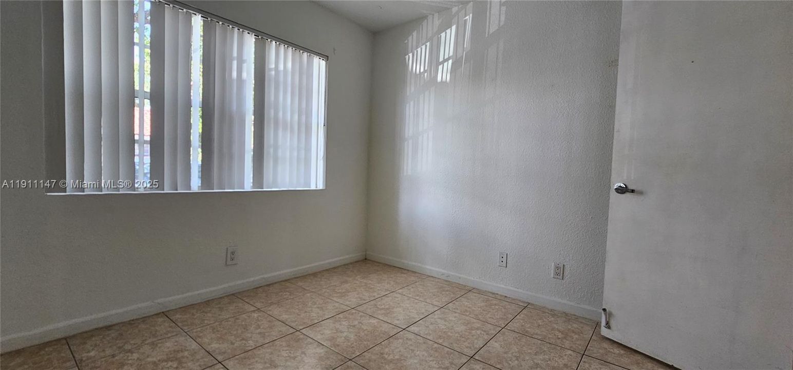 For Rent: $2,750 (2 beds, 2 baths, 957 Square Feet)