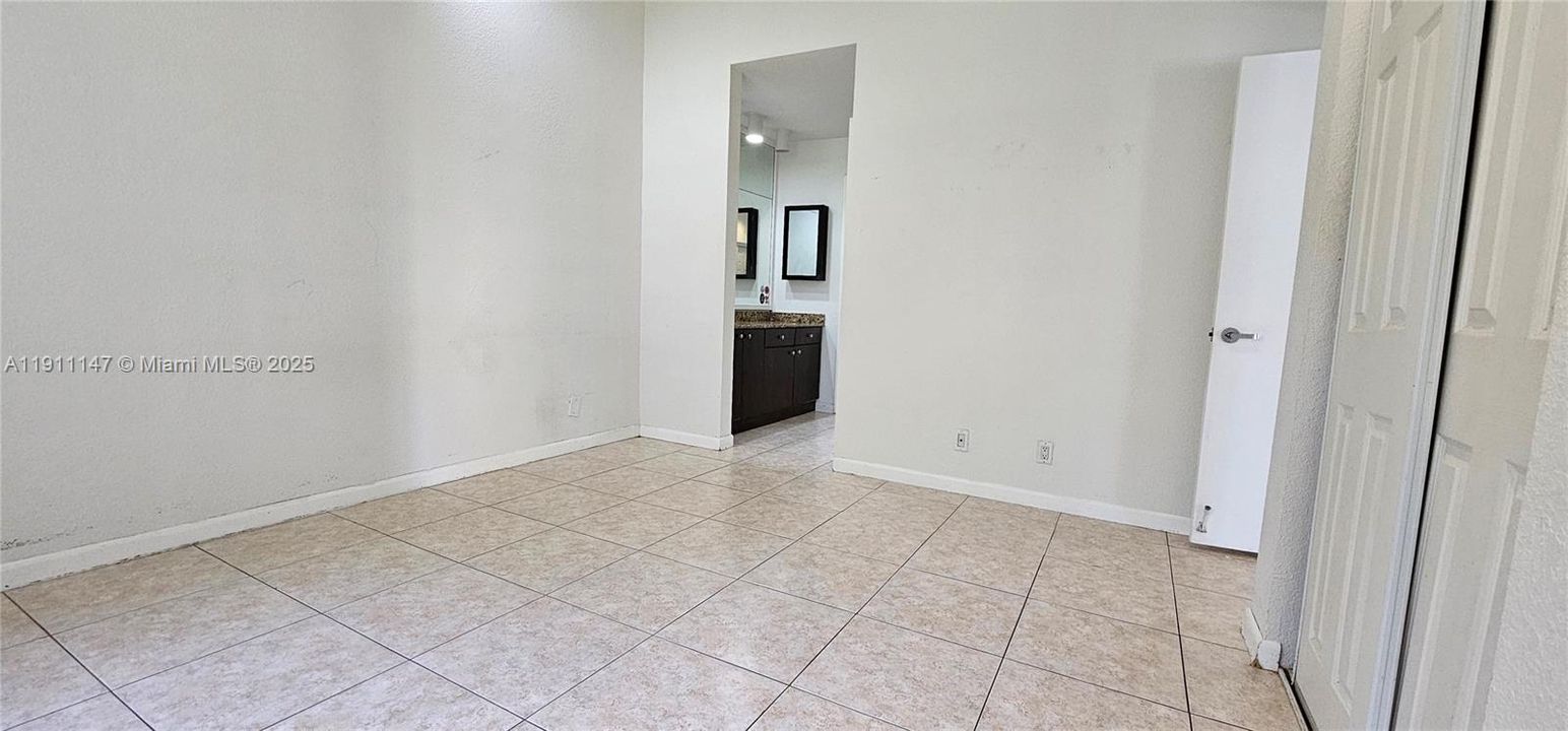 For Rent: $2,750 (2 beds, 2 baths, 957 Square Feet)
