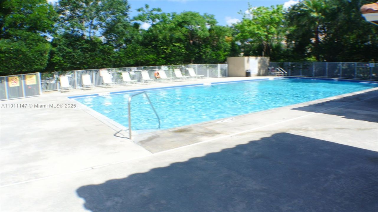 For Rent: $2,750 (2 beds, 2 baths, 957 Square Feet)