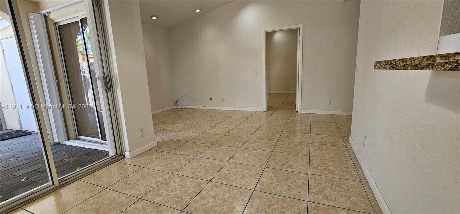 For Rent: $2,750 (2 beds, 2 baths, 957 Square Feet)