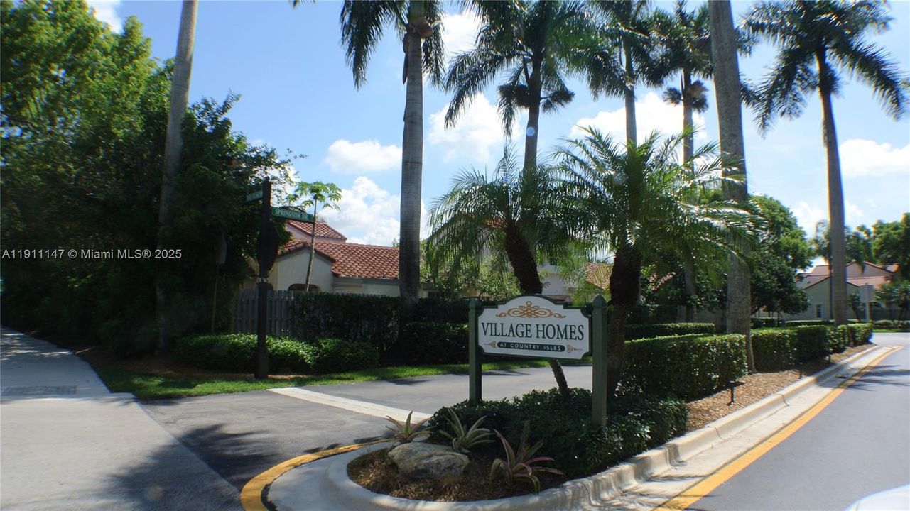 For Rent: $2,750 (2 beds, 2 baths, 957 Square Feet)