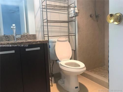 For Sale: $210,000 (2 beds, 2 baths, 994 Square Feet)