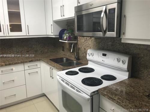 For Sale: $210,000 (2 beds, 2 baths, 994 Square Feet)