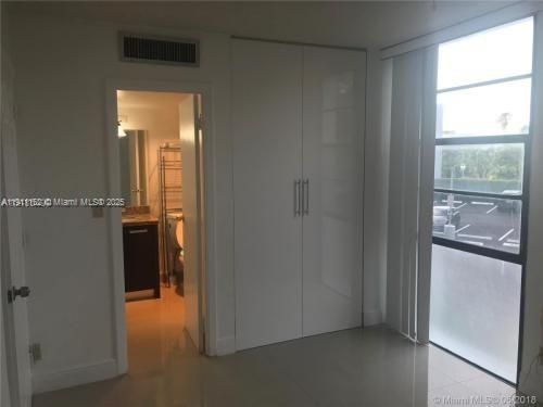 For Sale: $210,000 (2 beds, 2 baths, 994 Square Feet)