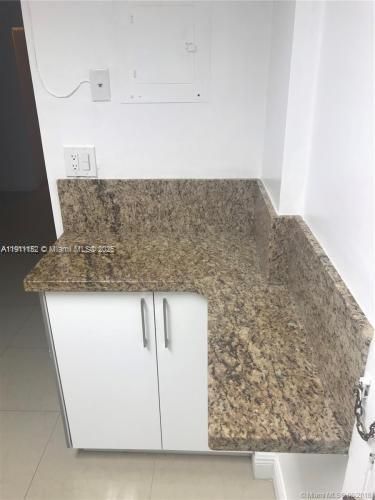 For Sale: $210,000 (2 beds, 2 baths, 994 Square Feet)