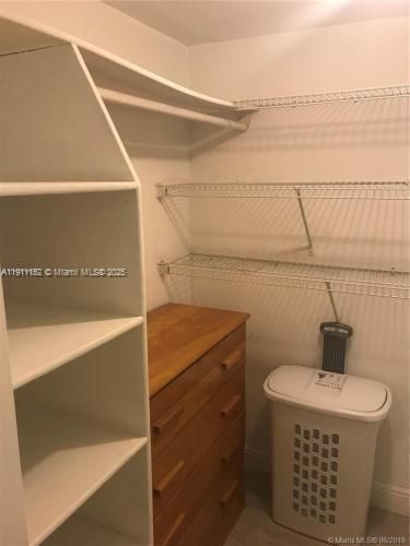 For Sale: $210,000 (2 beds, 2 baths, 994 Square Feet)