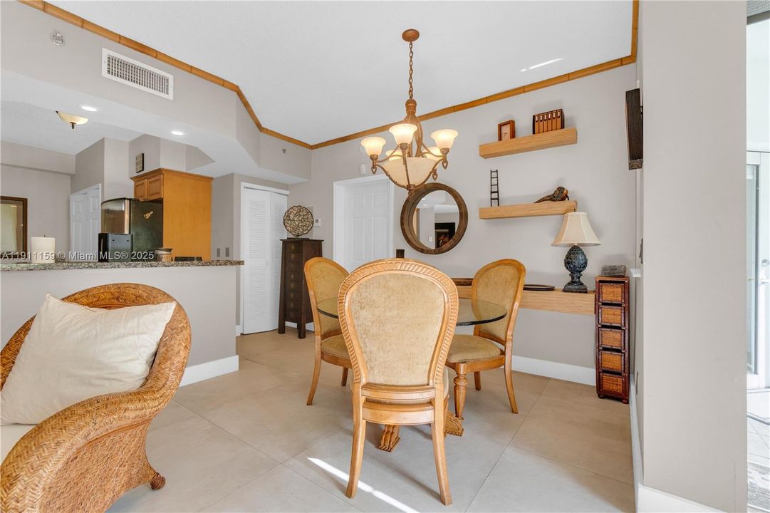 For Sale: $469,000 (2 beds, 2 baths, 1077 Square Feet)