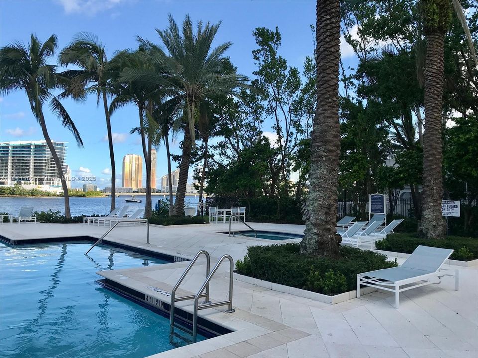 For Sale: $469,000 (2 beds, 2 baths, 1077 Square Feet)