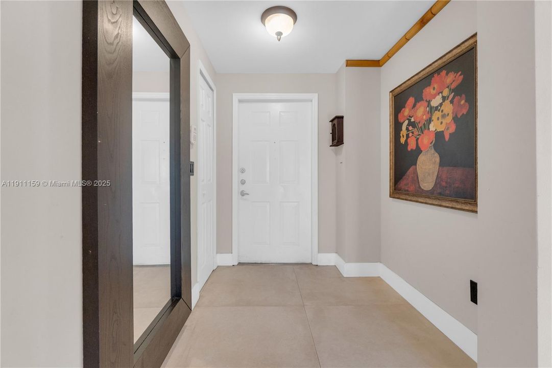 For Sale: $469,000 (2 beds, 2 baths, 1077 Square Feet)