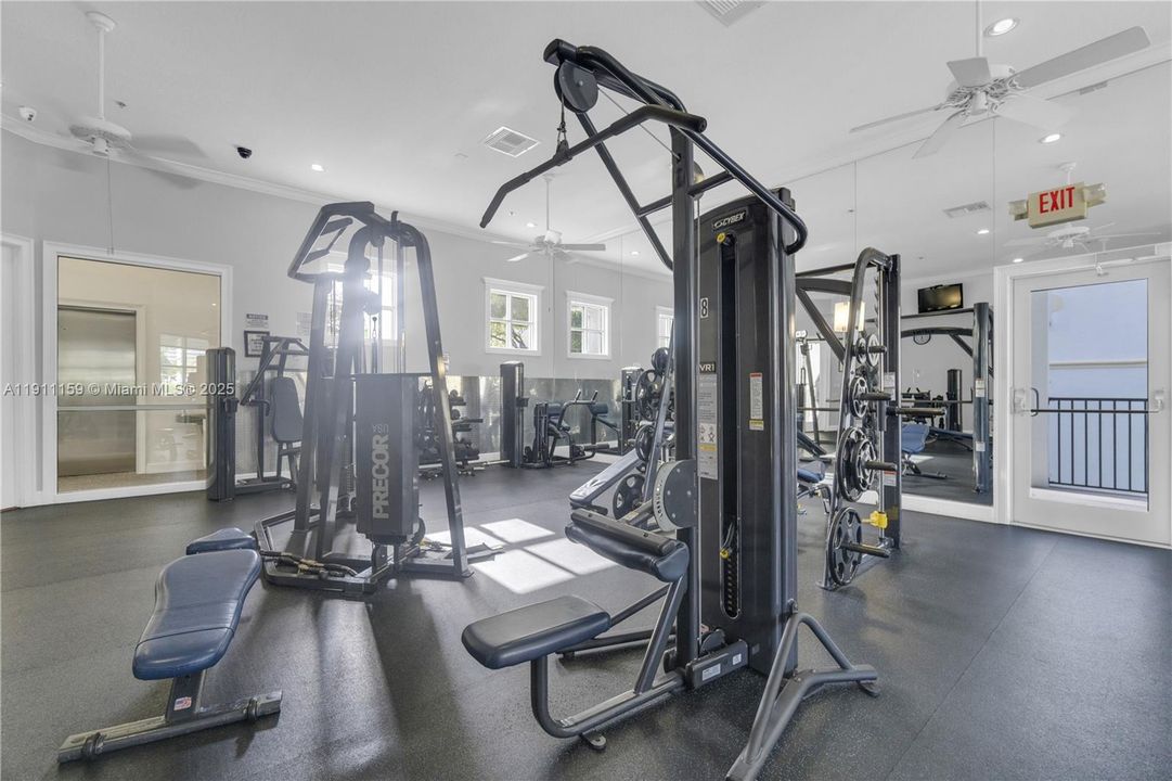 For Sale: $469,000 (2 beds, 2 baths, 1077 Square Feet)