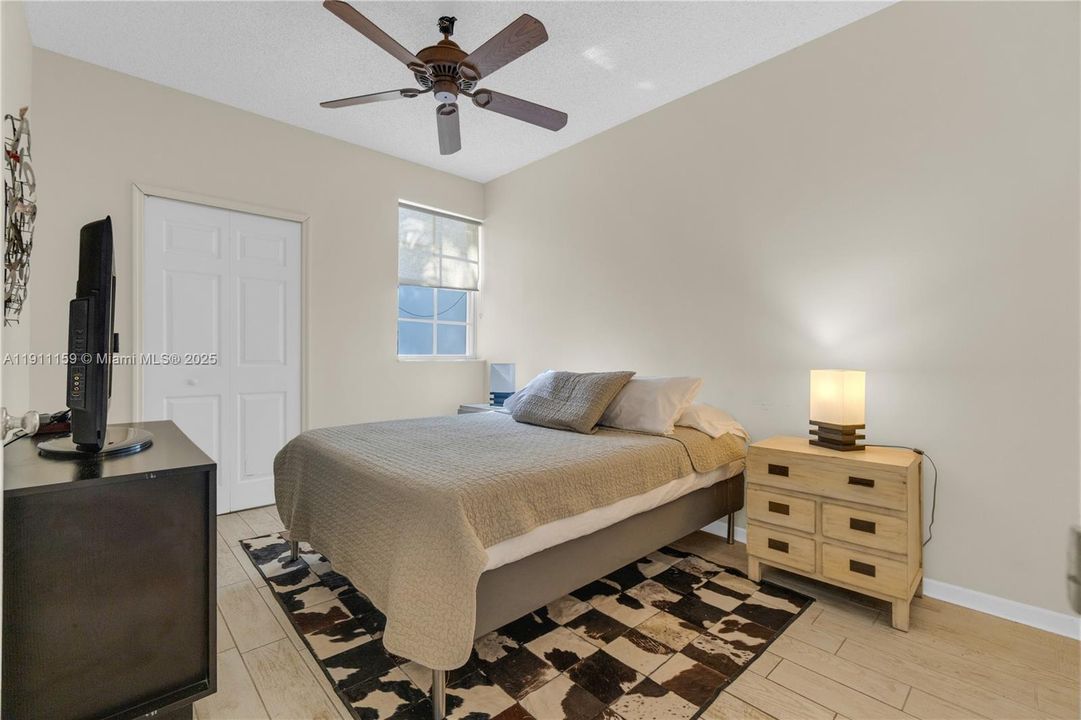 For Sale: $469,000 (2 beds, 2 baths, 1077 Square Feet)