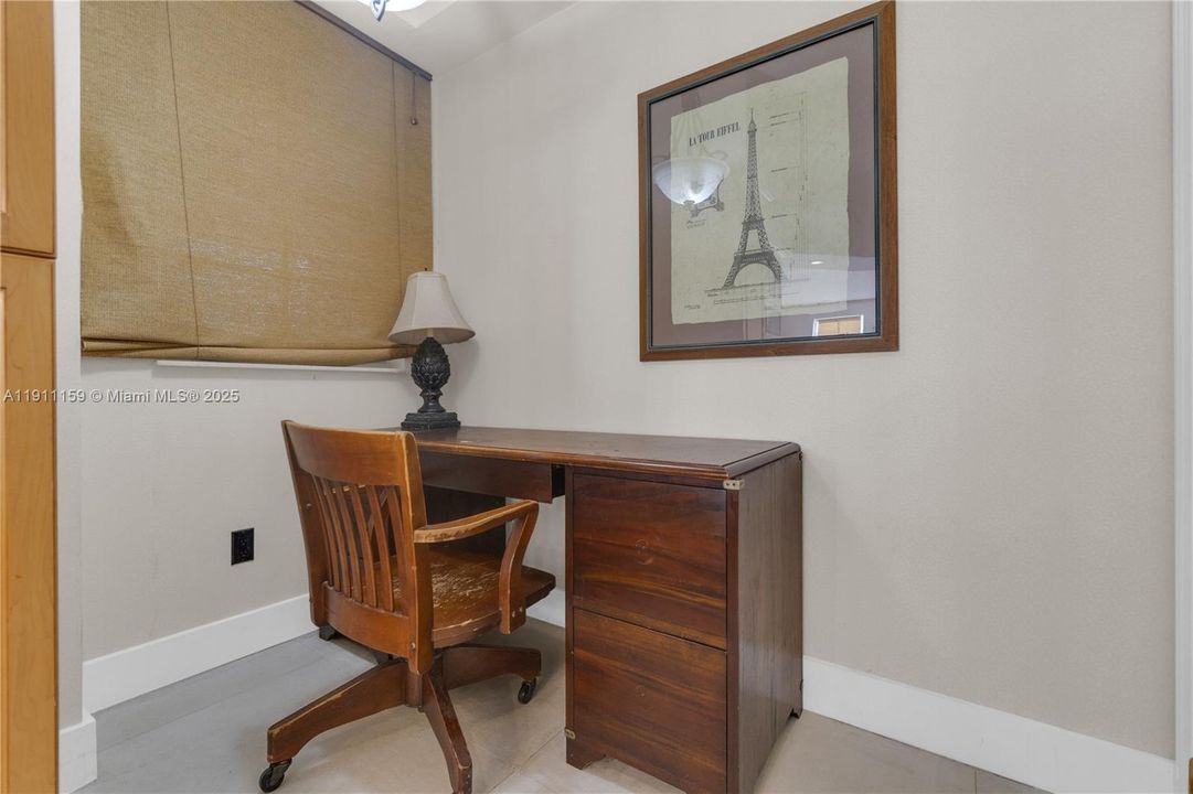 For Sale: $469,000 (2 beds, 2 baths, 1077 Square Feet)