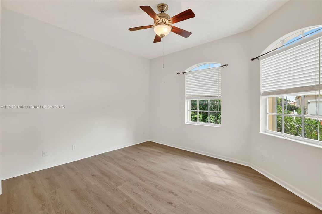 待售: $389,000 (3 贝兹, 2 浴室, 1711 平方英尺)