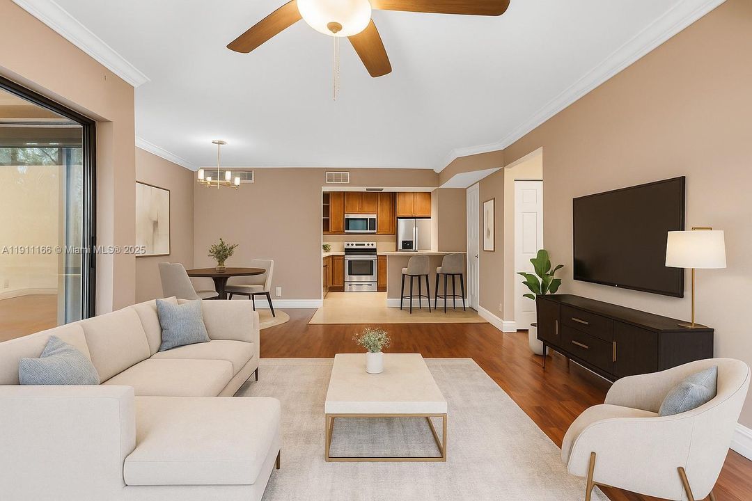 Под контрактом: $250,000 (2 спален, 2 ванн, 880 Квадратных фут)