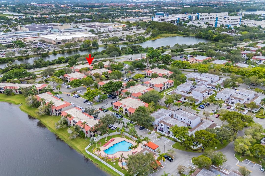 Под контрактом: $250,000 (2 спален, 2 ванн, 880 Квадратных фут)