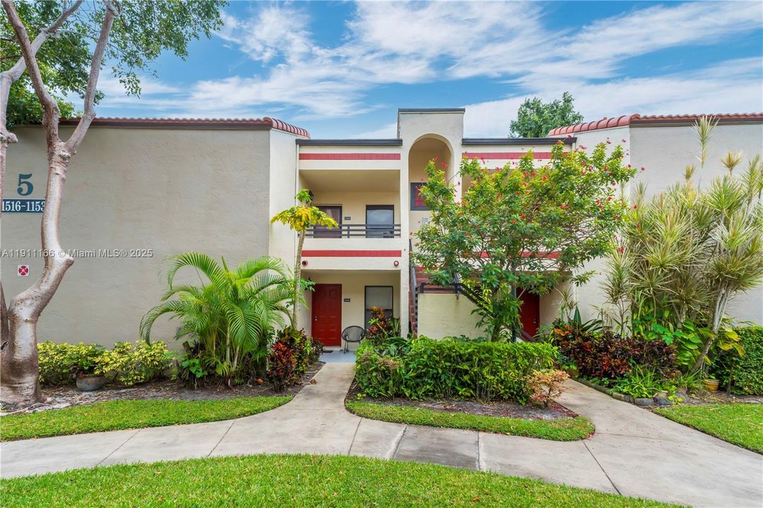 Под контрактом: $250,000 (2 спален, 2 ванн, 880 Квадратных фут)