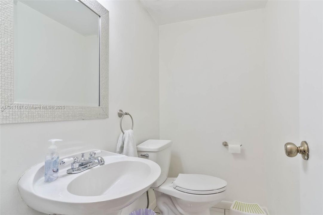 1st floor 1/2 bathroom