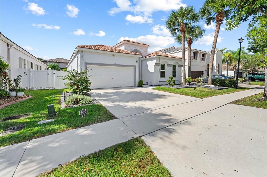 Active With Contract: $750,000 (4 beds, 2 baths, 2180 Square Feet)