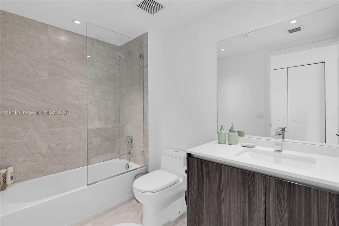 На продажу: $2,395,000 (3 спален, 4 ванн, 2018 Квадратных фут)