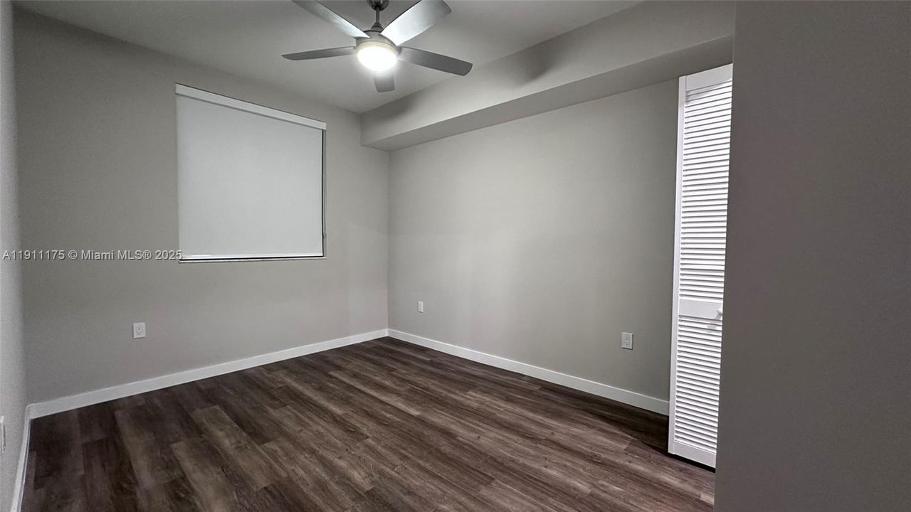 合同活跃: $1,594 (2 贝兹, 2 浴室, 918 平方英尺)