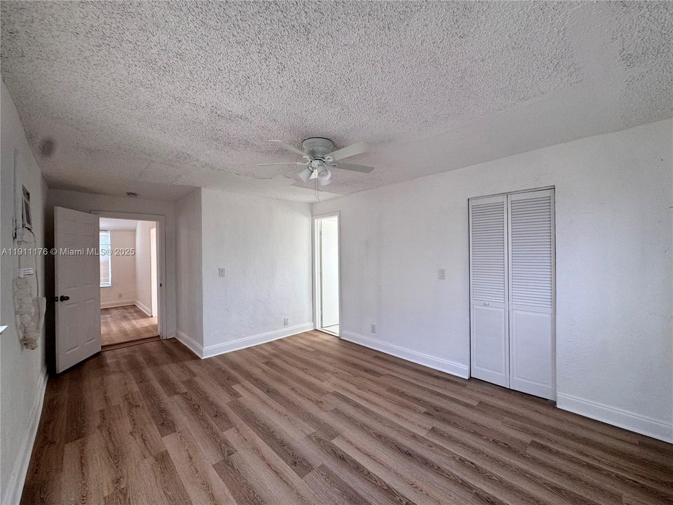 合同活跃: $499,000 (3 贝兹, 2 浴室, 936 平方英尺)