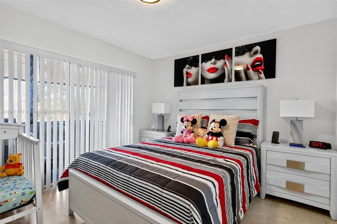 待售: $270,000 (2 贝兹, 1 浴室, 935 平方英尺)