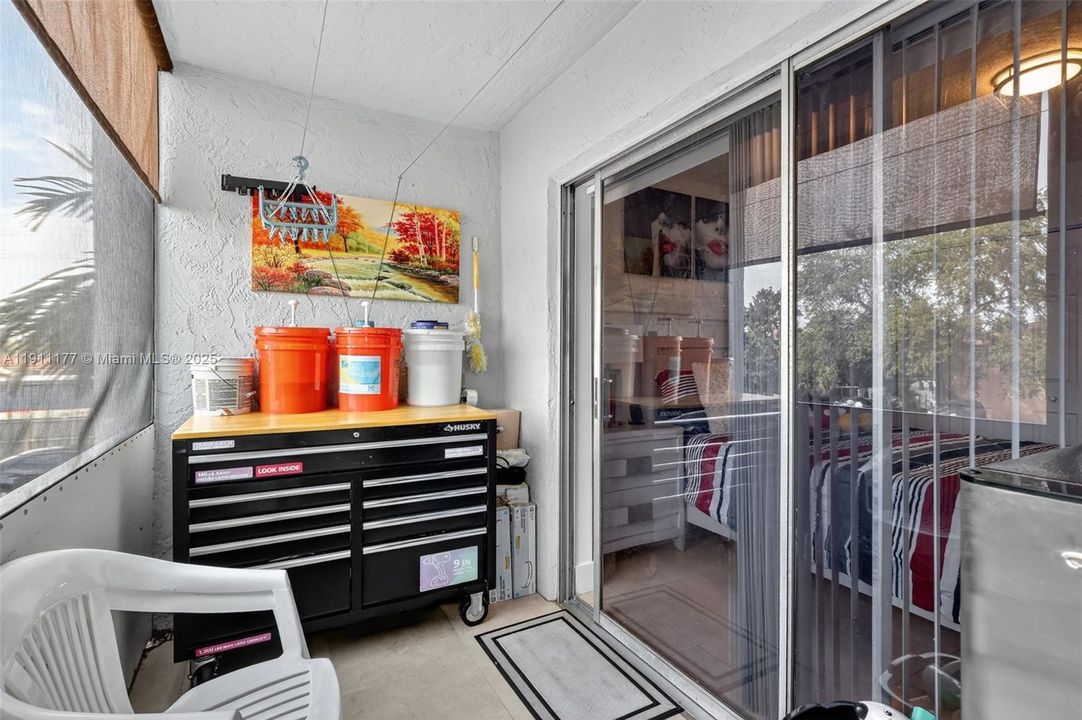 待售: $270,000 (2 贝兹, 1 浴室, 935 平方英尺)