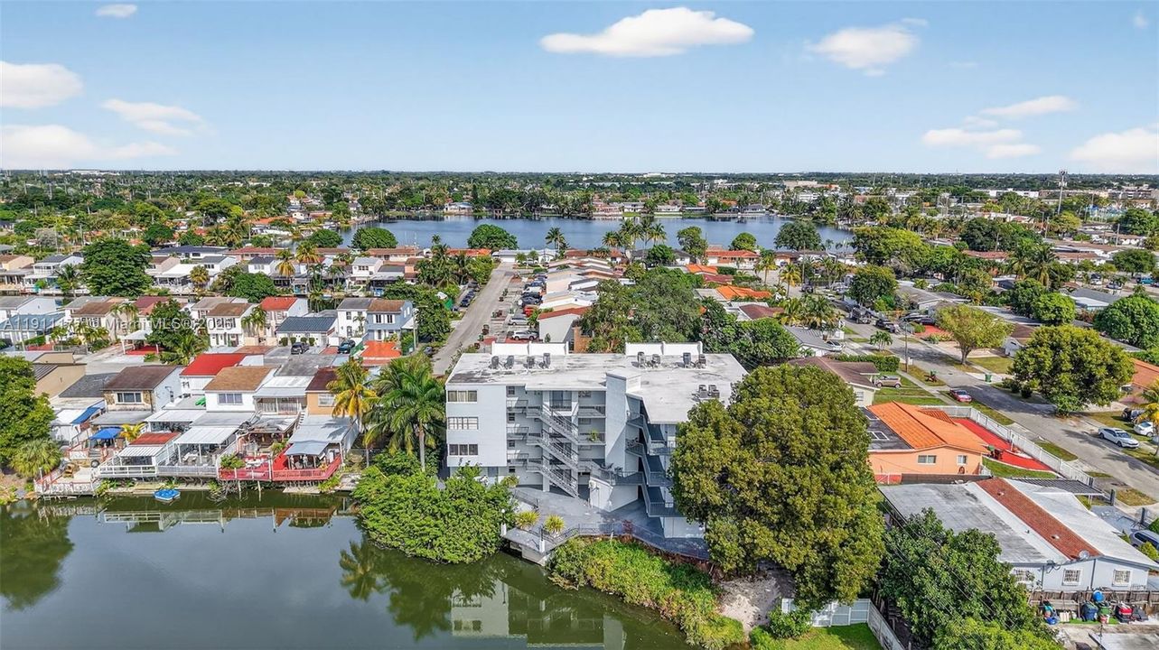 待售: $270,000 (2 贝兹, 1 浴室, 935 平方英尺)