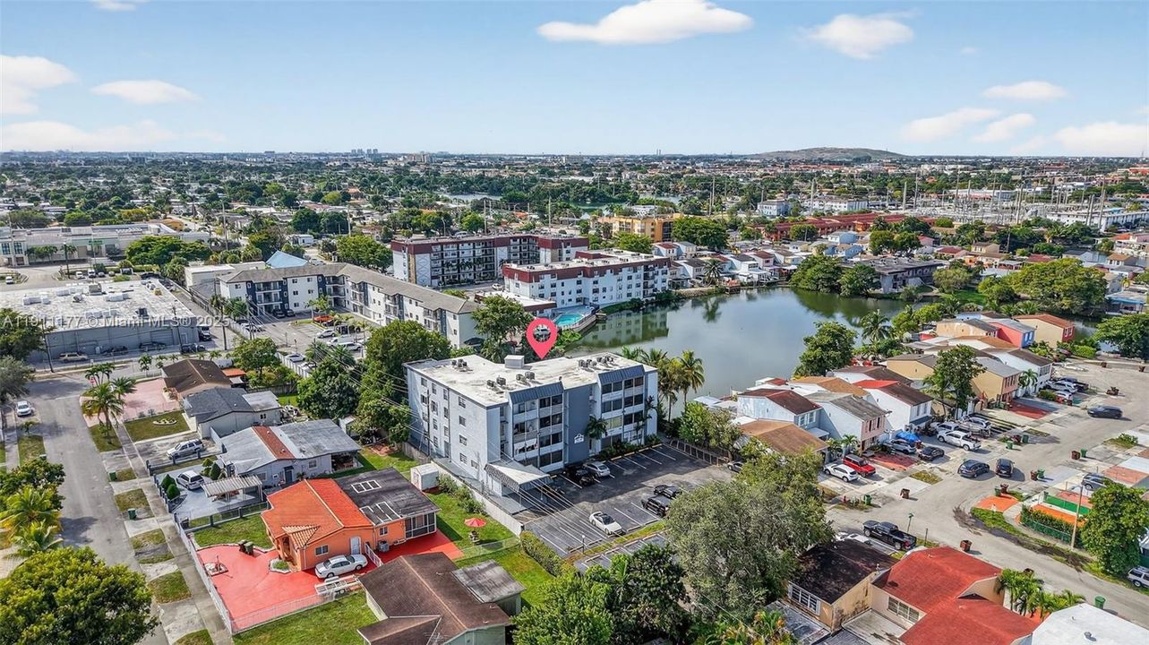 待售: $270,000 (2 贝兹, 1 浴室, 935 平方英尺)