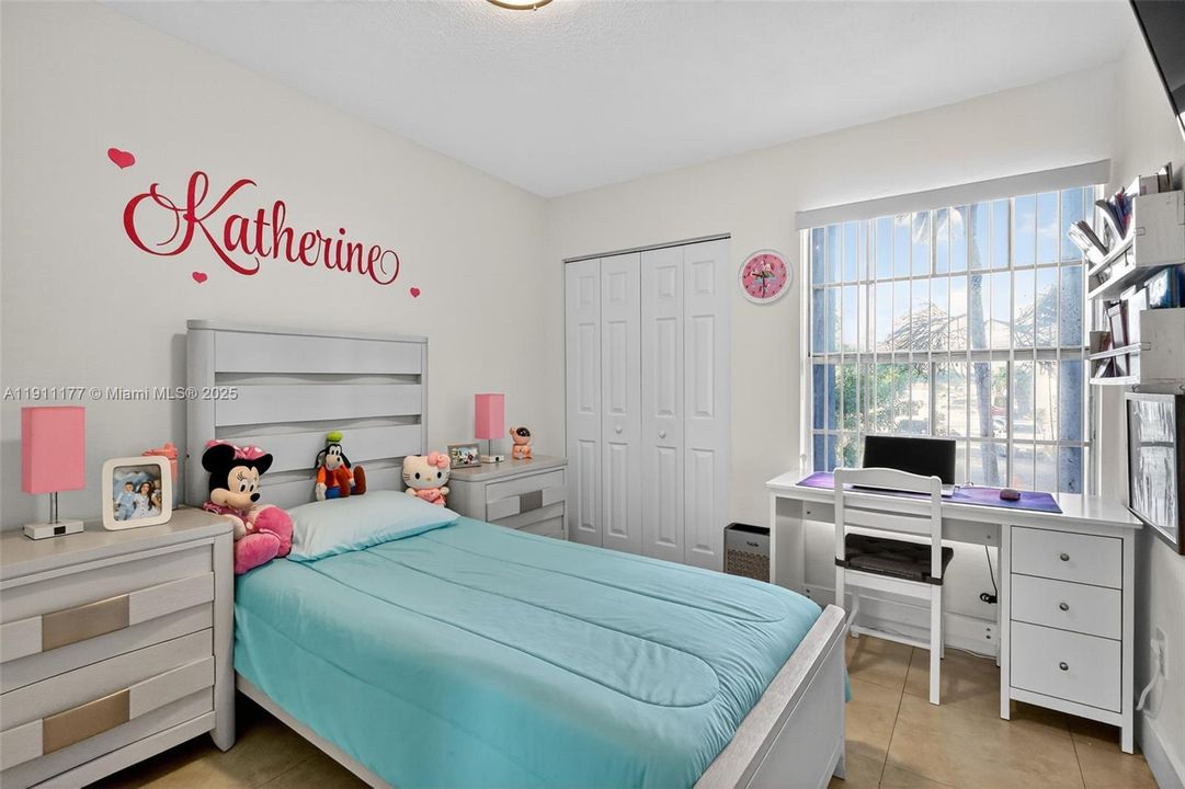 待售: $270,000 (2 贝兹, 1 浴室, 935 平方英尺)