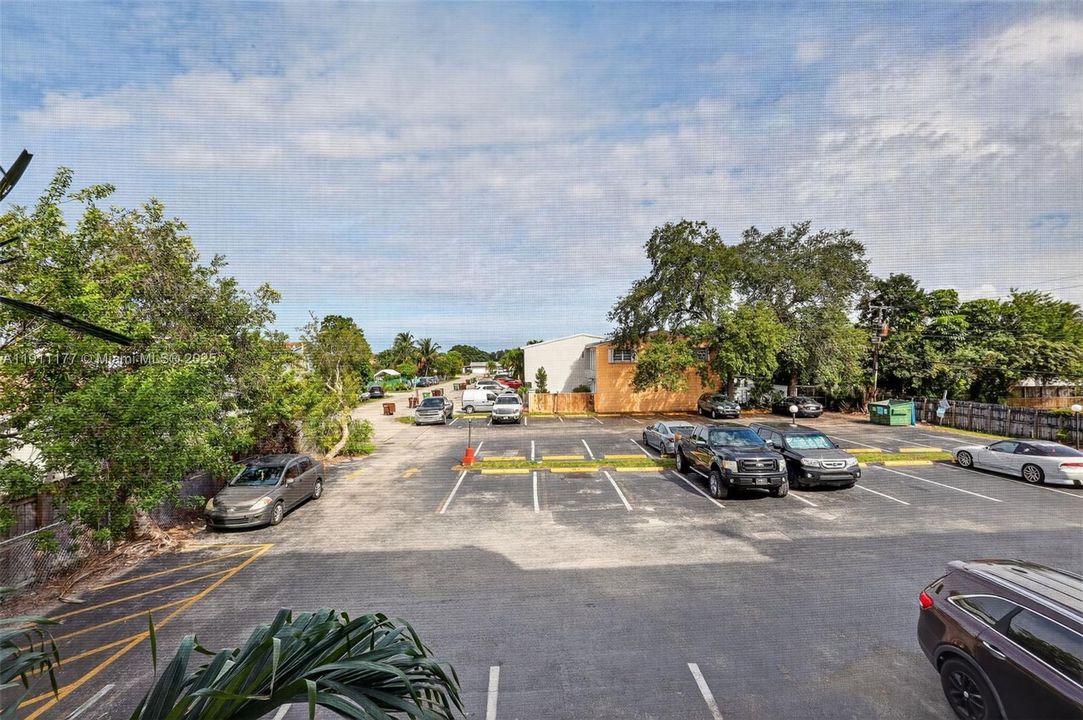 待售: $270,000 (2 贝兹, 1 浴室, 935 平方英尺)