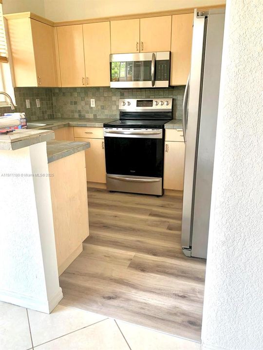 Под контрактом: $2,900 (3 спален, 2 ванн, 1602 Квадратных фут)