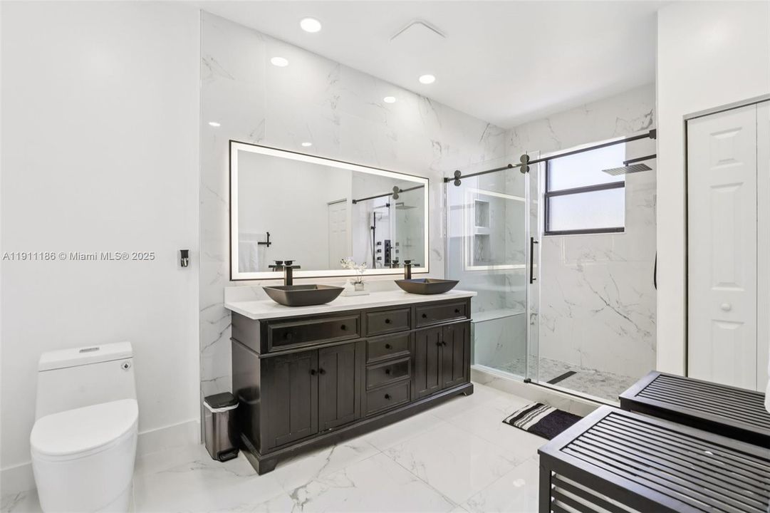 合同活跃: $550,000 (3 贝兹, 2 浴室, 1863 平方英尺)