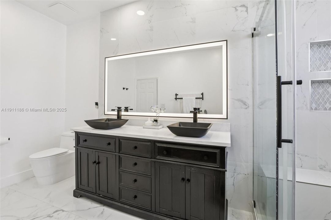 合同活跃: $550,000 (3 贝兹, 2 浴室, 1863 平方英尺)