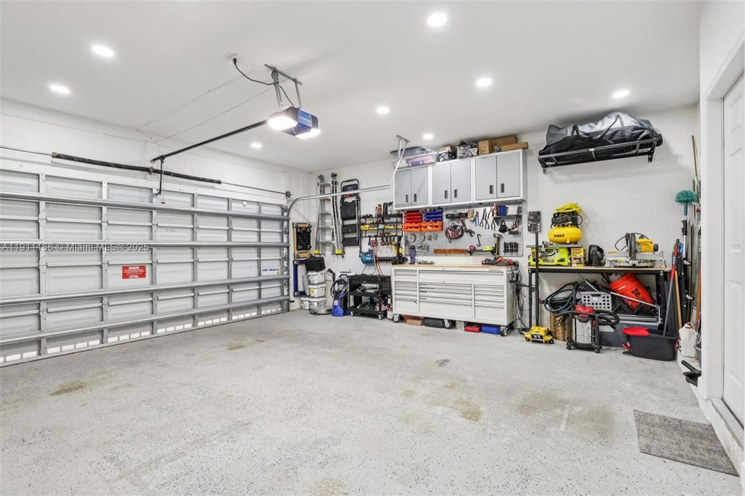 合同活跃: $550,000 (3 贝兹, 2 浴室, 1863 平方英尺)