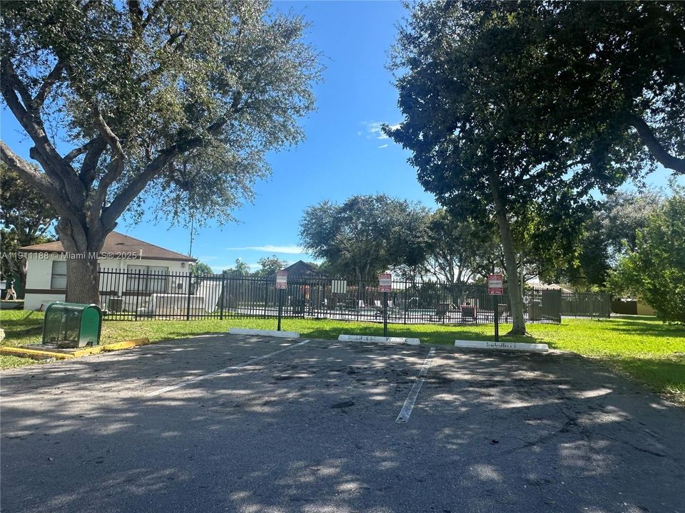 Под контрактом: $470,000 (3 спален, 2 ванн, 1368 Квадратных фут)