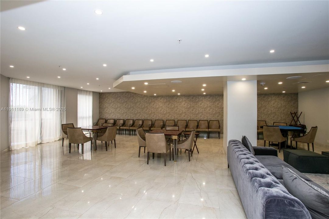 Под контрактом: $475,000 (2 спален, 2 ванн, 1622 Квадратных фут)