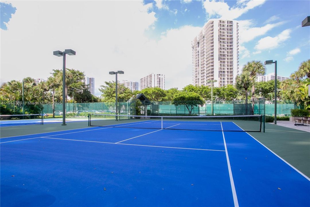 Под контрактом: $475,000 (2 спален, 2 ванн, 1622 Квадратных фут)