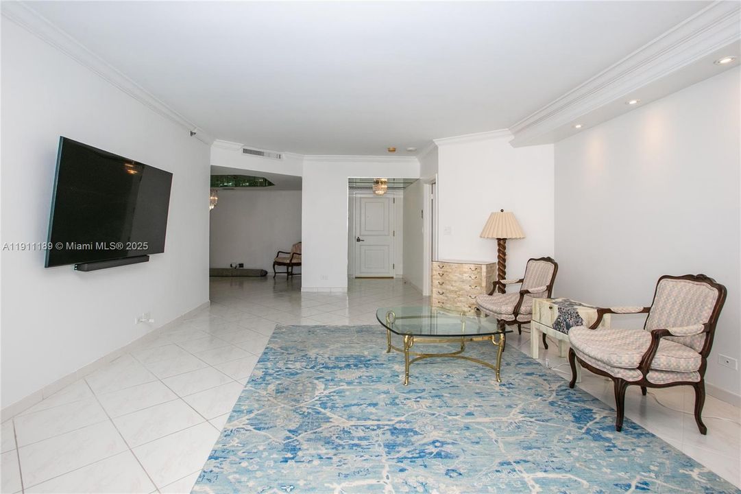 Под контрактом: $475,000 (2 спален, 2 ванн, 1622 Квадратных фут)