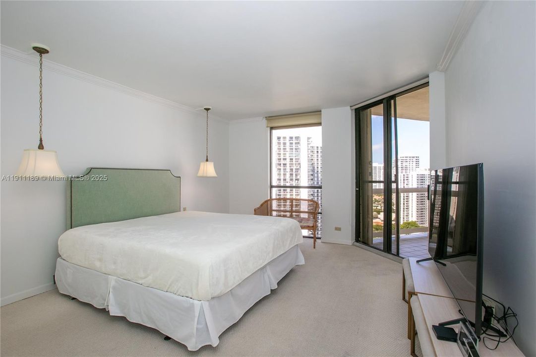 Под контрактом: $475,000 (2 спален, 2 ванн, 1622 Квадратных фут)