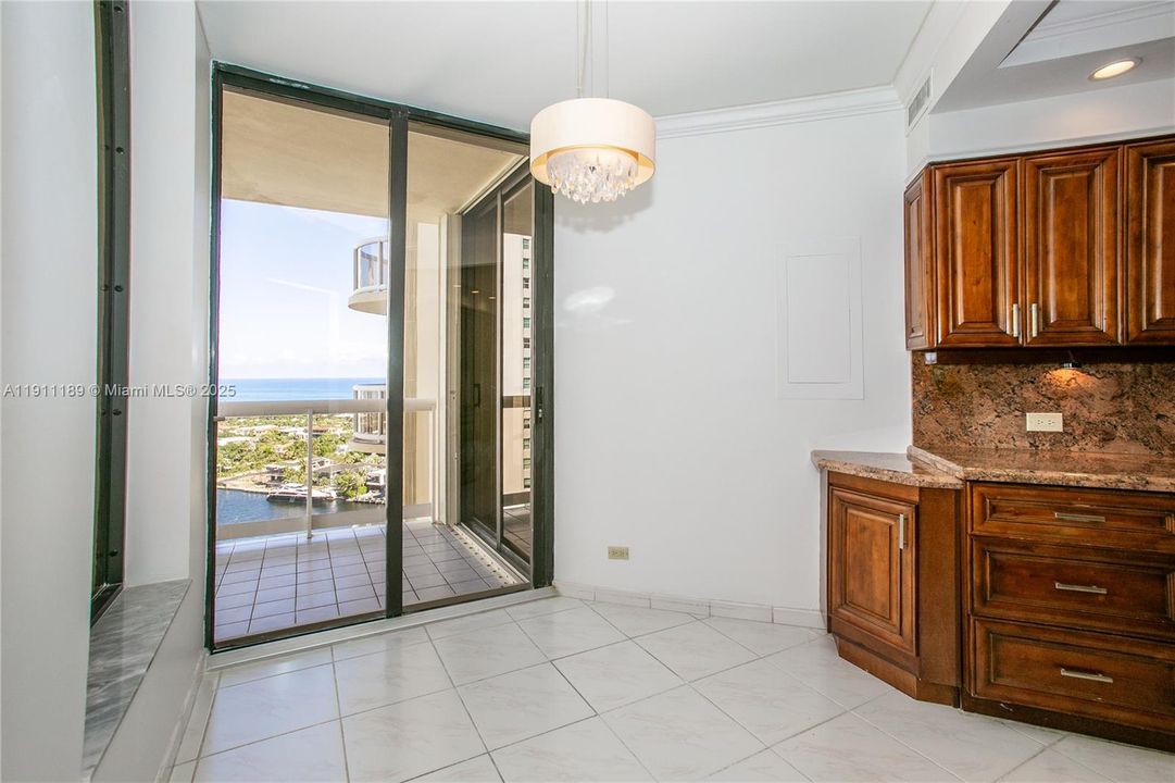 Под контрактом: $475,000 (2 спален, 2 ванн, 1622 Квадратных фут)