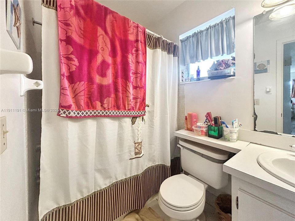 For Sale: $70,000 (1 beds, 1 baths, 624 Square Feet)