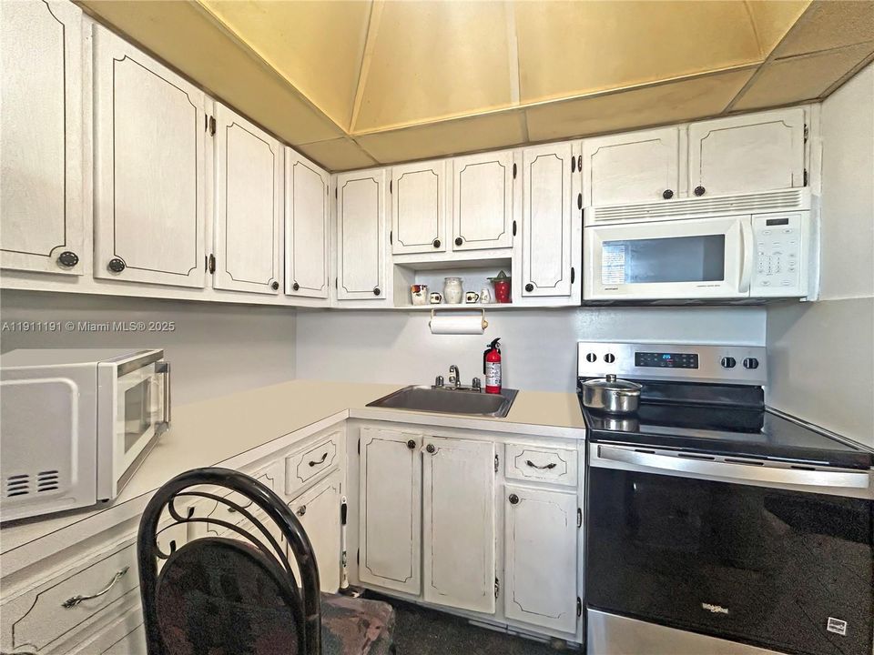 For Sale: $70,000 (1 beds, 1 baths, 624 Square Feet)