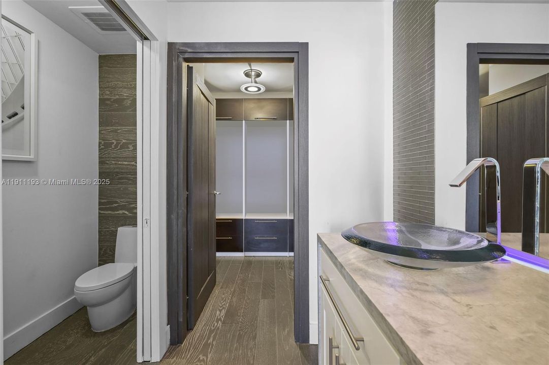 For Sale: $1,565,000 (2 beds, 2 baths, 1588 Square Feet)