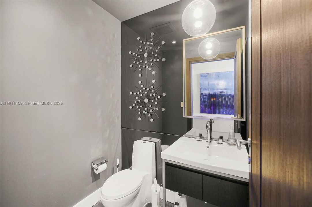 For Sale: $1,565,000 (2 beds, 2 baths, 1588 Square Feet)