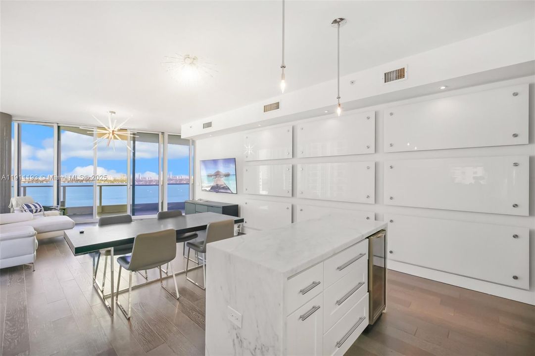 For Sale: $1,565,000 (2 beds, 2 baths, 1588 Square Feet)