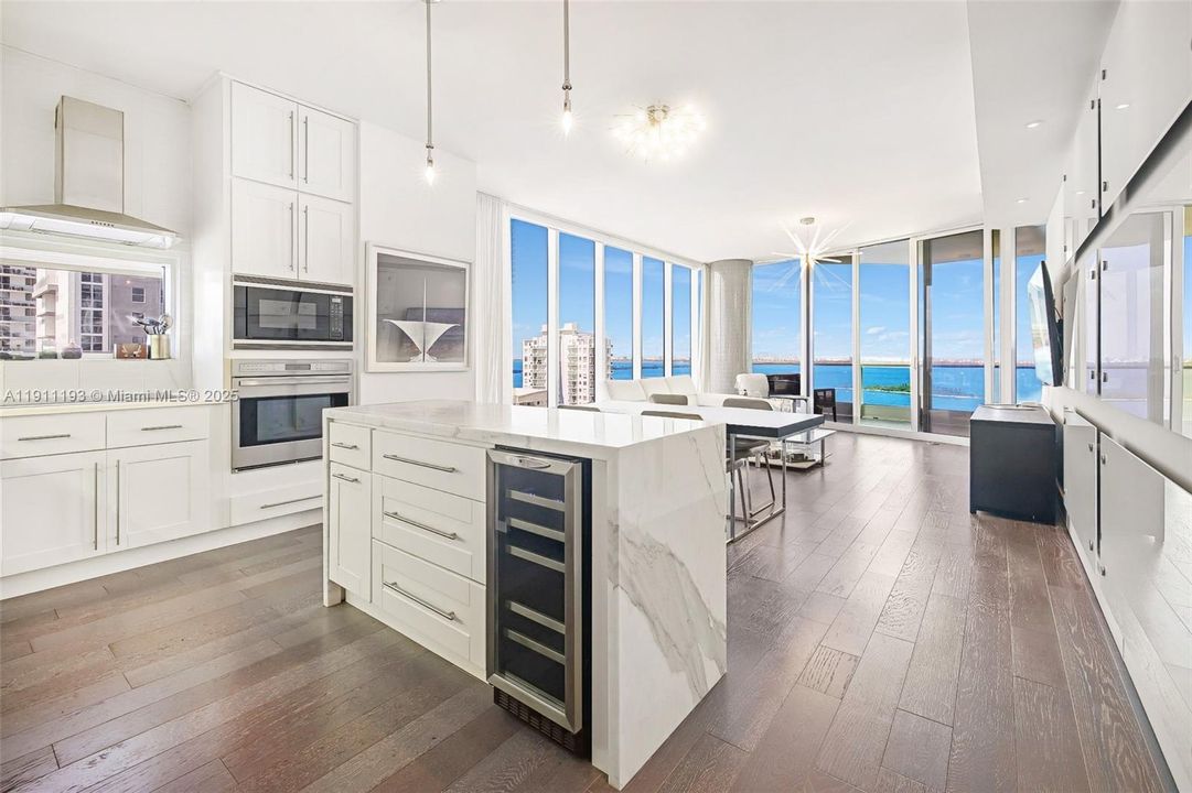 For Sale: $1,565,000 (2 beds, 2 baths, 1588 Square Feet)