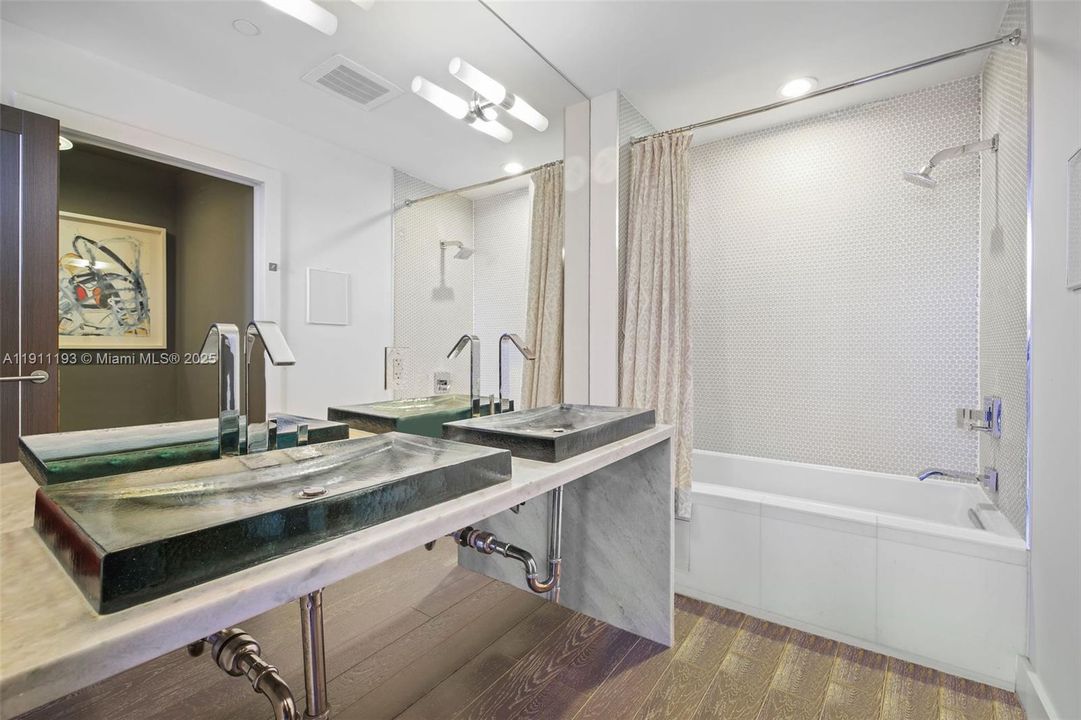 For Sale: $1,565,000 (2 beds, 2 baths, 1588 Square Feet)