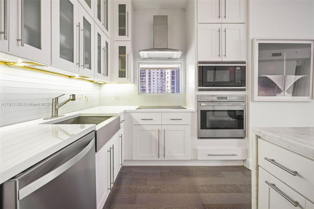 For Sale: $1,565,000 (2 beds, 2 baths, 1588 Square Feet)